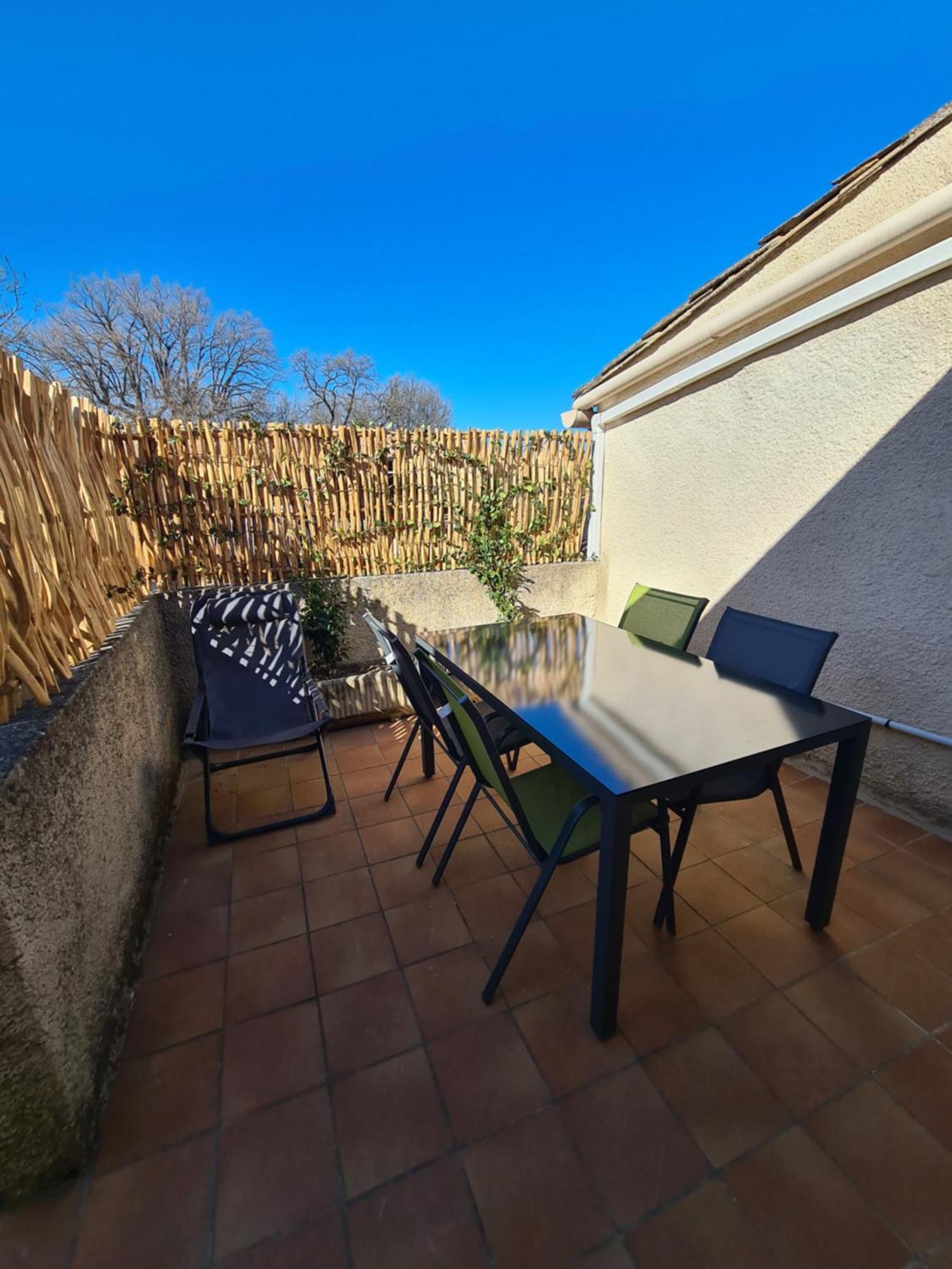 Les Oliviers Apartment Ansouis Exterior photo
